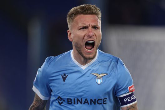 ROME, ITALY - APRIL 16: Ciro Immobile of Lazio celebrates scoring their side's first goal during the Serie A match between SS Lazio and Torino FC at Stadio Olimpico on April 16, 2022 in Rome, Italy. (Photo by Paolo Bruno/Getty Images) Lazio, Immobile la certezza dell’attacco. Pedro sta recuperando- immagine 2