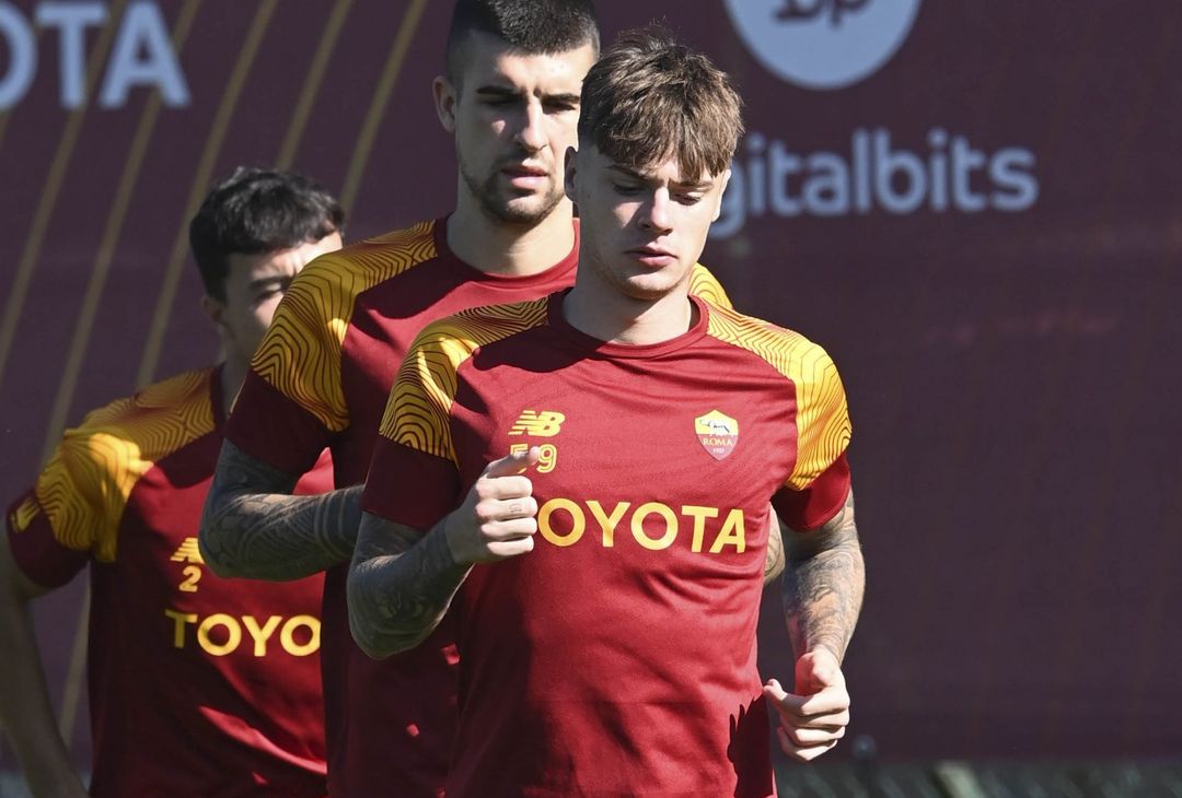 Trigoria, Karsdorp e Zaniolo ancora in gruppo. Kumbulla a parte – FOTO GALLERY - immagine 38