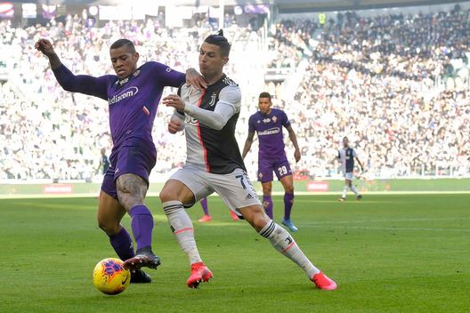 TURIN, ITALY - FEBRUARY 02: Cristiano Ronaldo of Juventus competes for the ball with Igor Julio Dos Santos of ACF Fiorentina during the Serie A match between Juventus and ACF Fiorentina at Allianz Stadium on February 2, 2020 i (Photo by Daniele Badolato - Juventus FC/Juventus FC via Getty Images) TURIN, ITALY - FEBRUARY 02: Cristiano Ronaldo of Juventus competes for the ball with Igor Julio Dos Santos of ACF Fiorentina during the Serie A match between Juventus and ACF Fiorentina at Allianz Stadium on February 2, 2020 i (Photo by Daniele Badolato - Juventus FC/Juventus FC via Getty Images)