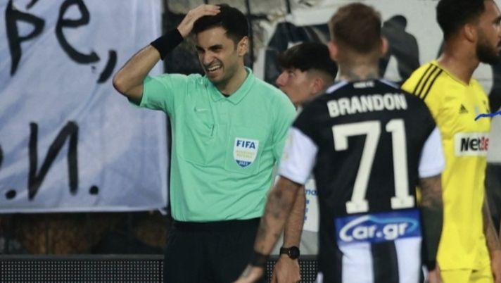 Derby di Salonicco, segna l’Aris e i tifosi Paok colpiscono l’assistente dell’arbitro - immagine 1