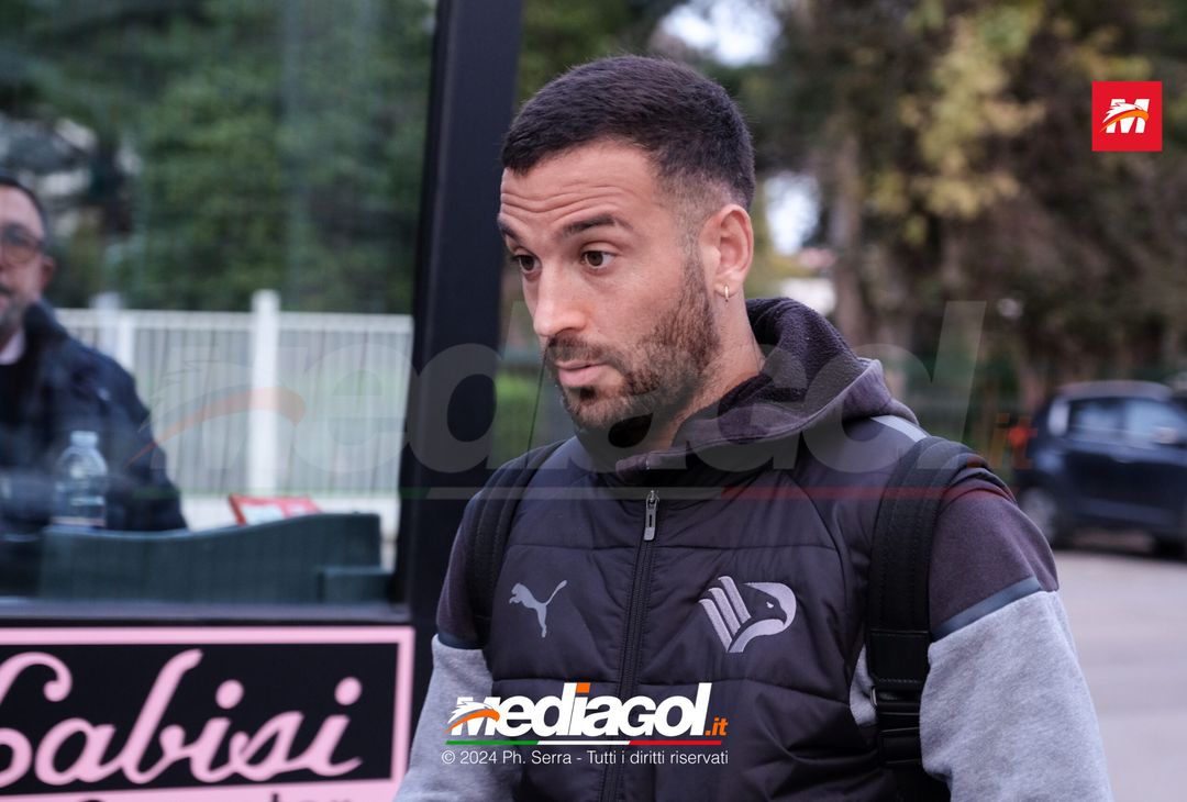 FOTO PALERMO: il Palermo si raduna al parcheggio dell’Ippodromo (GALLERY) - immagine 17