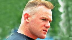 Gossip / Rooney, prima dell’arresto il bacio con una donna. La moglie incinta torna per…