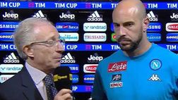 Pepe Reina sempre più idolo dei tifosi. Nel corso della partita contro il Crotone, il