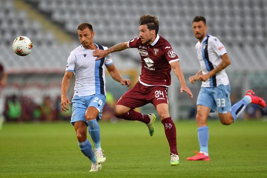 TURIN, ITALY - JUNE 30: Simone Verdi (R) of Torino FC is challenged by Stefan Radu of SS Lazio during the Serie A match between Torino FC and SS Lazio at Stadio Olimpico di Torino on June 30, 2020 in Turin, Italy. (Photo by Valerio Pennicino/Getty Images) TURIN, ITALY - JUNE 30: Simone Verdi (R) of Torino FC is challenged by Stefan Radu of SS Lazio during the Serie A match between Torino FC and SS Lazio at Stadio Olimpico di Torino on June 30, 2020 in Turin, Italy. (Photo by Valerio Pennicino/Getty Images)