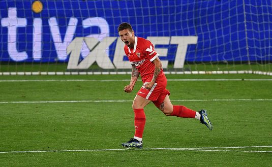 VIGO, SPAIN - APRIL 12: Papu Gomez of Sevilla celebrates after scoring their sides fourth goal during the La Liga Santander match between RC Celta and Sevilla FC at Abanca-Balaídos on April 12, 2021 in Vigo, Spain. Sporting stadiums around Spain remain under strict restrictions due to the Coronavirus Pandemic as Government social distancing laws prohibit fans inside venues resulting in games being played behind closed doors. (Photo by Octavio Passos/Getty Images) VIGO, SPAIN - APRIL 12: Papu Gomez of Sevilla celebrates after scoring their sides fourth goal during the La Liga Santander match between RC Celta and Sevilla FC at Abanca-Balaídos on April 12, 2021 in Vigo, Spain. Sporting stadiums around Spain remain under strict restrictions due to the Coronavirus Pandemic as Government social distancing laws prohibit fans inside venues resulting in games being played behind closed doors. (Photo by Octavio Passos/Getty Images)
