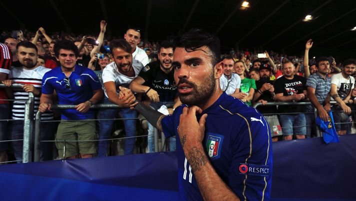 KRAKOW, POLAND - JUNE 24:  Andrea Petagna of Italy celebrates victory with fans after the 2017 UEFA European Under-21 Championship Group C match between Italy and Germany at Stadion Cracovia on June 24, 2017 in Krakow, Poland.  (Photo by Stephen Pond/Getty Images) 