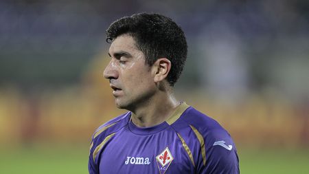 FLORENCE, ITALY - MAY 14: David Pizarro of ACF Fiorentina shows his dejection during the UEFA Europa League Semi Final match between ACF Fiorentina and FC Sevilla on May 14, 2015 in Florence, Italy. (Photo by Gabriele Maltinti/Getty Images)