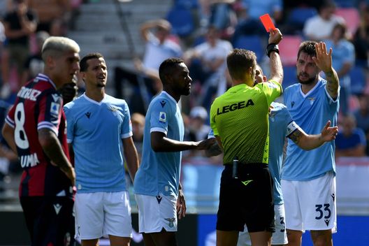 Francesci Acerbi espulso contro il Bologna Francesci Acerbi espulso contro il Bologna