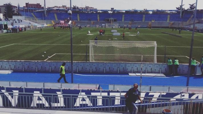 Derby Novara-Pro Vercelli, il petardo non passa inosservato: 2 anni di Daspo con denuncia - immagine 1