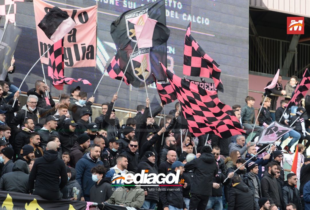 FOTO, i tifosi allo stadio per Palermo – Bari 0-0 (Gallery) - immagine 23