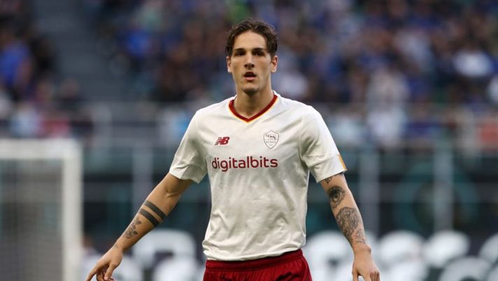 MILAN, ITALY - OCTOBER 01: Nicolo Zaniolo of AS Roma looks on during the Serie A match between FC Internazionale and AS Roma at Stadio Giuseppe Meazza on October 01, 2022 in Milan, Italy. (Photo by Marco Luzzani/Getty Images)  Voti fantacalcio: Handanovic come Zaniolo, Skriniar più di Rui Patricio! Che Smalling - immagine 1