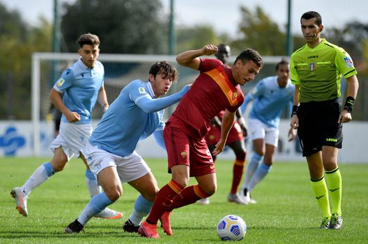  ROME, ITALY - OCTOBER 24: Simone Castigliani of SS Lazio compete for the ball with Tommaso Milanese during the Junior italian league match between SS Lazio v AS Roma at the Formello sport center on October 24, 2020 in Rome, Italy. (Photo by Marco Rosi - SS Lazio/Getty Images) 
