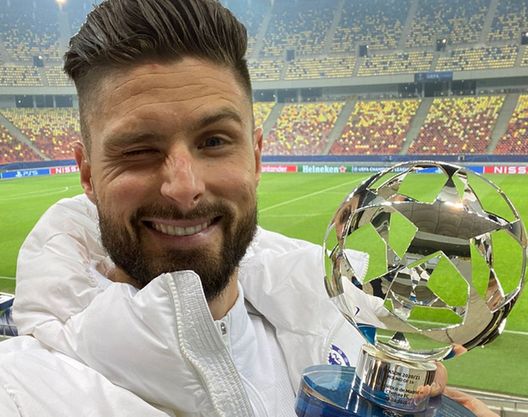 Giroud (Twitter Chelsea) Giroud (Twitter Chelsea)