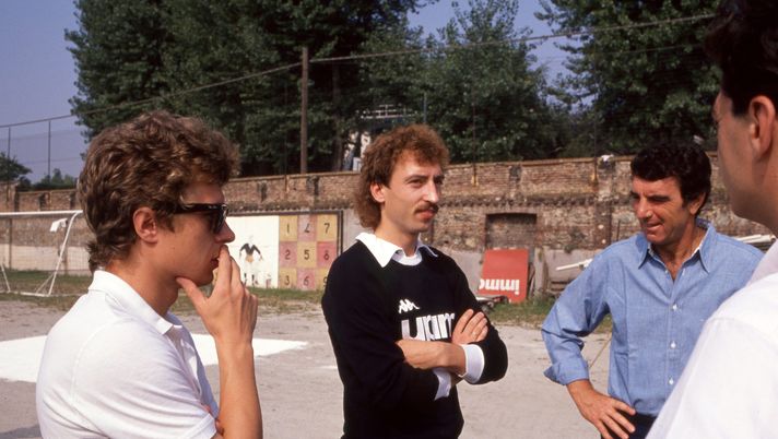TURIN, ITALY: Juventus player Sergei Aleinikov during a training session with Zavarov and Zoff in Turin, Italy. (Photo by Juventus FC - Archive/Juventus FC via Getty Images) Juve, Aleinikov: “Mi aspettavo tutti questi problemi, è cambiato solo Pirlo…” - immagine 1