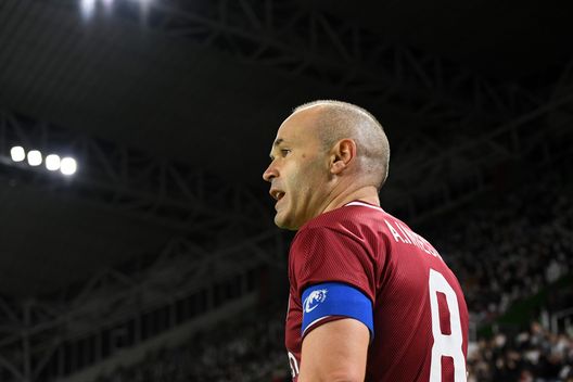 KOBE, JAPAN - MARCH 15: Andres Iniesta of Vissel Kobe is seen during the AFC Champions League qualifying playoff match between Vissel Kobe and Melbourne Victory at Noevir Stadium Kobe on March 15, 2022 in Kobe, Hyogo,Japan. (Photo by Masashi Hara/Getty Images) La bomba: “ACF ha cercato un colpo a effetto, un nuovo Ribery…”- immagine 2