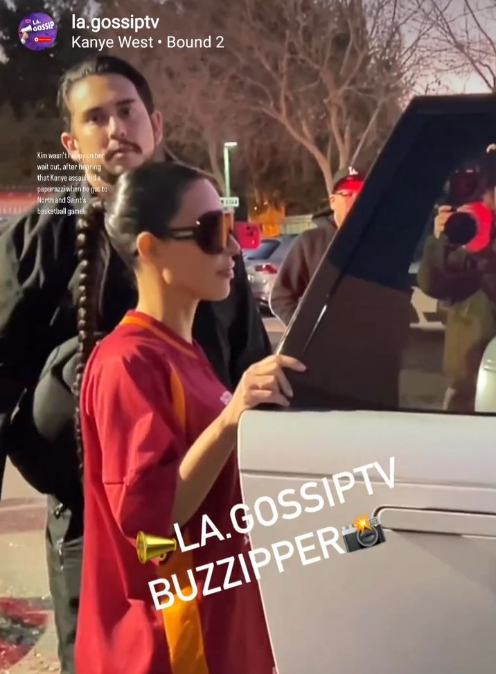 Los Angeles, Kim Kardashian con la maglia della Roma battuta nei derby 4 volte dalla Lazio…- immagine 2