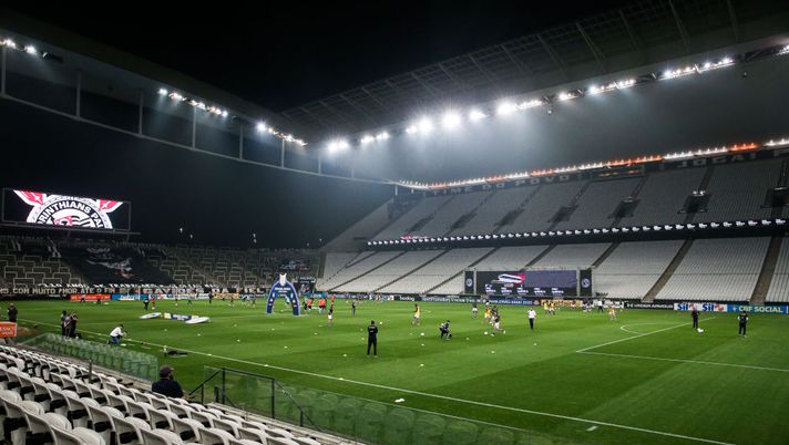 SAO PAULO, BRAZIL - SEPTEMBER 05: Players of Botafogo and of Corinthians warm up before the match as part of the Brasileirao Series A at Arena Corinthians on September 05, 2020 in Sao Paulo, Brazil. The match is played behind closed doors and with precautionary measures against the spread of coronavirus (COVID-19). (Photo by Alexandre Schneider/Getty Images) SAO PAULO, BRAZIL - SEPTEMBER 05: Players of Botafogo and of Corinthians warm up before the match as part of the Brasileirao Series A at Arena Corinthians on September 05, 2020 in Sao Paulo, Brazil. The match is played behind closed doors and with precautionary measures against the spread of coronavirus (COVID-19). (Photo by Alexandre Schneider/Getty Images)