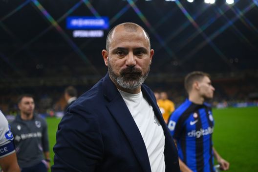 MILAN, ITALY - OCTOBER 29: Head coach of UC Sampdoria Dejan Stankovic looks on at the end of the Serie A match between FC Internazionale and UC Sampdoria at Stadio Giuseppe Meazza on October 29, 2022 in Milan, Italy. (Photo by Mattia Ozbot - Inter/Inter via Getty Images) Convocati Sampdoria: la decisione di Stankovic su Sabiri- immagine 2