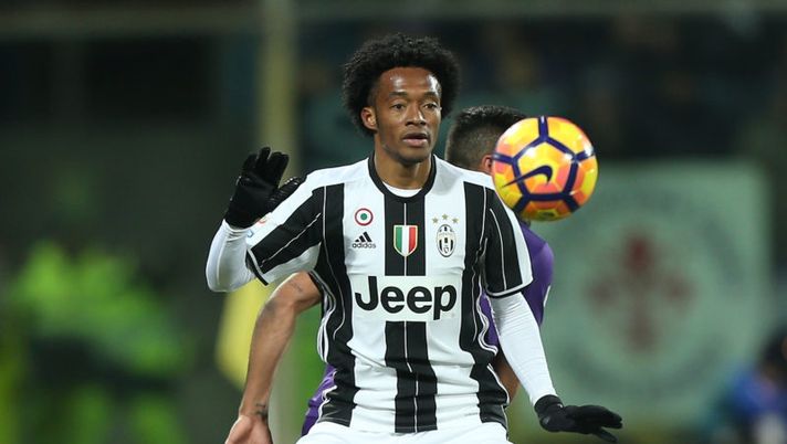 FLORENCE, ITALY - JANUARY 15: Juan Cuadrado of Juventus FC in action during the Serie A match between ACF Fiorentina and Juventus FC at Stadio Artemio Franchi on January 15, 2017 in Florence, Italy. (Photo by Gabriele Maltinti/Getty Images) Juve, la probabile formazione: cambia la difesa! Marchisio c’è, dubbio Cuadrado - immagine 1