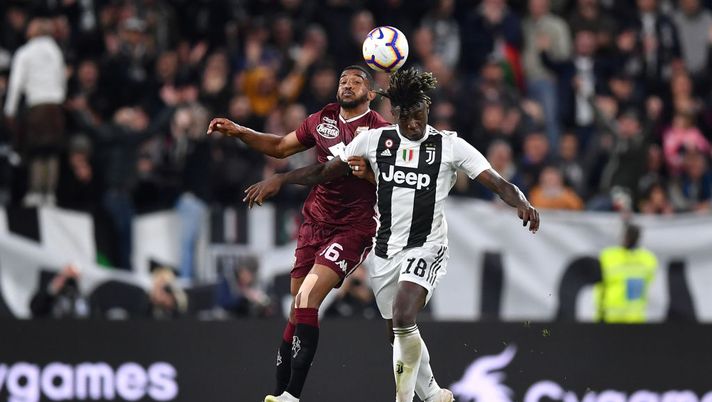 TURIN, ITALY - MAY 03: Moise Kean of Juventus heads the ball with Gleison Bremer of Torino FC during the Serie A match between Juventus and Torino FC on May 3, 2019 in Turin, Italy.  (Photo by Valerio Pennicino - Juventus FC/Juventus FC via Getty Images) 