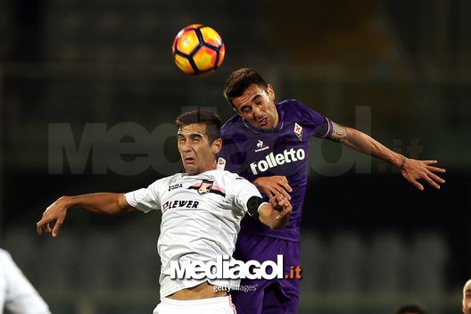 FLORENCE, ITALY - DECEMBER 04: Matias Vecino of ACF Fiorentina battles for the ball with Sinisa Andelkovic of US Citta' di Palermo during the Serie A match between ACF Fiorentina and US Citta di Palermo at Stadio Artemio Franchi on December 4, 2016 in Florence, Italy. (Photo by Gabriele Maltinti/Getty Images) FLORENCE, ITALY - DECEMBER 04: Matias Vecino of ACF Fiorentina battles for the ball with Sinisa Andelkovic of US Citta' di Palermo during the Serie A match between ACF Fiorentina and US Citta di Palermo at Stadio Artemio Franchi on December 4, 2016 in Florence, Italy. (Photo by Gabriele Maltinti/Getty Images)