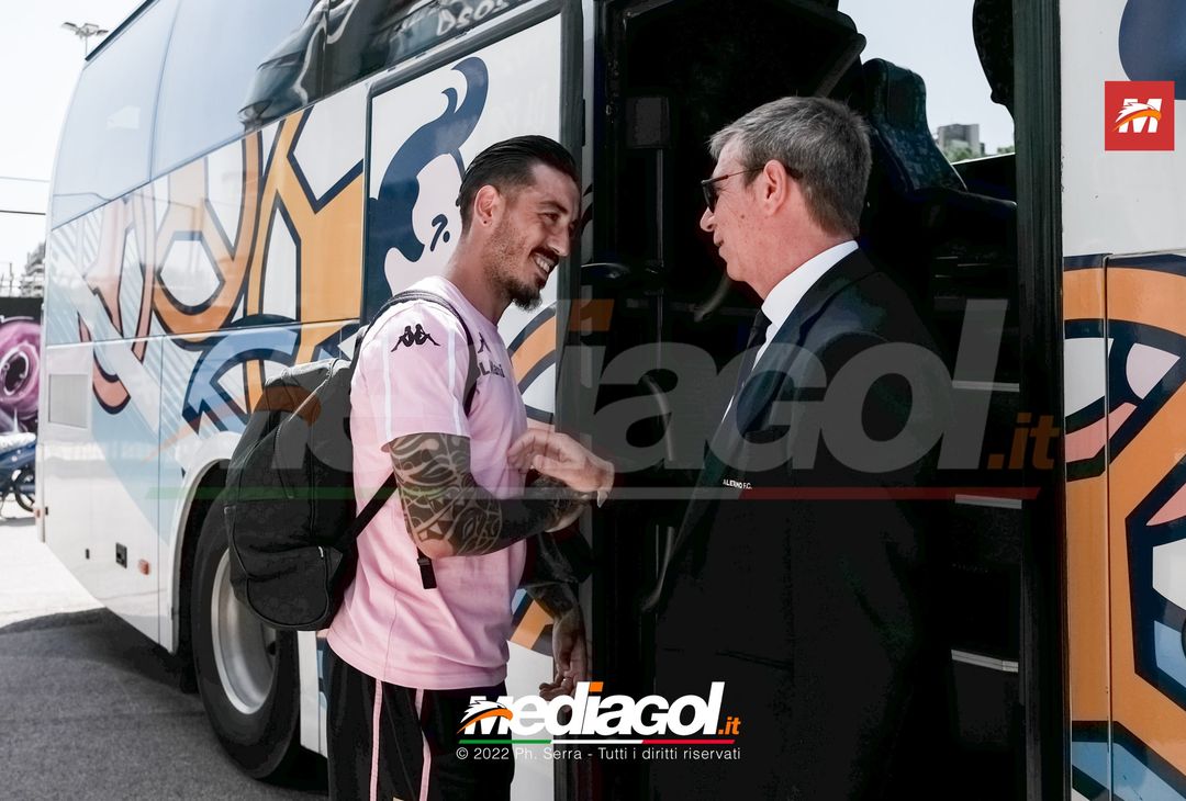 FOTO Frosinone-Palermo, i rosanero in partenza dallo stadio “Renzo Barbera” (Gallery) - immagine 17