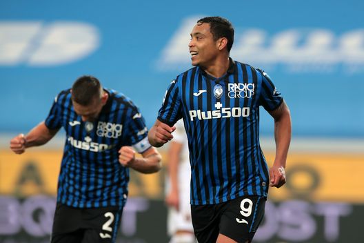 BERGAMO, ITALY - FEBRUARY 06: Luis Muriel of Atalanta B.C. celebrates after scoring their side's third goal during the Serie A match between Atalanta BC and Torino FC at Gewiss Stadium on February 06, 2021 in Bergamo, Italy. Sporting stadiums around Italy remain under strict restrictions due to the Coronavirus Pandemic as Government social distancing laws prohibit fans inside venues resulting in games being played behind closed doors. (Photo by Emilio Andreoli/Getty Images) BERGAMO, ITALY - FEBRUARY 06: Luis Muriel of Atalanta B.C. celebrates after scoring their side's third goal during the Serie A match between Atalanta BC and Torino FC at Gewiss Stadium on February 06, 2021 in Bergamo, Italy. Sporting stadiums around Italy remain under strict restrictions due to the Coronavirus Pandemic as Government social distancing laws prohibit fans inside venues resulting in games being played behind closed doors. (Photo by Emilio Andreoli/Getty Images)