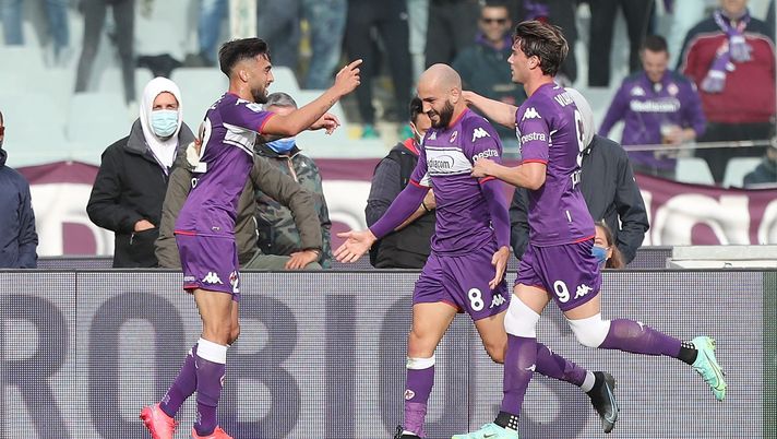 FLORENCE, ITALY - OCTOBER 24: Nicolas Gonzalez of ACF Fiorentina celebrates after scoring a goal during the Serie A match between ACF Fiorentina and Cagliari Calcio at Stadio Artemio Franchi on October 24, 2021 in Florence, Italy. (Photo by Gabriele Maltinti/Getty Images) Tre mesi d’astinenza: la Fiorentina ha bisogno dei gol di Nico Gonzalez - immagine 1