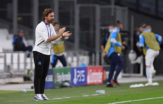 MARSEILLE, FRANCE - OCTOBER 27: Andre Villas-Boas, Head Coach of Marseille gives his team instructions during the UEFA Champions League Group C stage match between Olympique de Marseille and Manchester City at Stade Velodrome on October 27, 2020 in Marseille, France. Football Stadiums around Europe remain empty due to the Coronavirus Pandemic as Government social distancing laws prohibit fans inside venues resulting in fixtures being played behind closed doors. (Photo by Alex Caparros/Getty Images) MARSEILLE, FRANCE - OCTOBER 27: Andre Villas-Boas, Head Coach of Marseille gives his team instructions during the UEFA Champions League Group C stage match between Olympique de Marseille and Manchester City at Stade Velodrome on October 27, 2020 in Marseille, France. Football Stadiums around Europe remain empty due to the Coronavirus Pandemic as Government social distancing laws prohibit fans inside venues resulting in fixtures being played behind closed doors. (Photo by Alex Caparros/Getty Images)