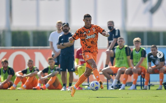 Cristiano Ronaldo (Instagram ronaldo) Cristiano Ronaldo (Instagram ronaldo)