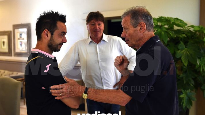 BRESCIA, ITALY - SEPTEMBER 19:  L-R Head coach Roberto De Zerbi, Executive Manager Angelo Baiguera and President Maurizio Zamparini look on during a US Citta' di Palermo training session on September 19, 2016 in Coccaglio near Brescia, Italy.  (Photo by Tullio M. Puglia/Getty Images) 