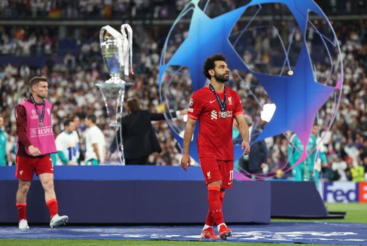 PARIS, FRANCE - MAY 28: Mohamed Salah of Liverpool looks dejected following their sides defeat in the UEFA Champions League final match between Liverpool FC and Real Madrid at Stade de France on May 28, 2022 in Paris, France. (Photo by Julian Finney/Getty Images) Salah, Parigi fa ancora male: “Rinuncerei a tutti i titoli personali pur di rigiocare la finale”- immagine 2