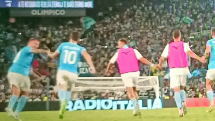 La mano di Luis a Ciro