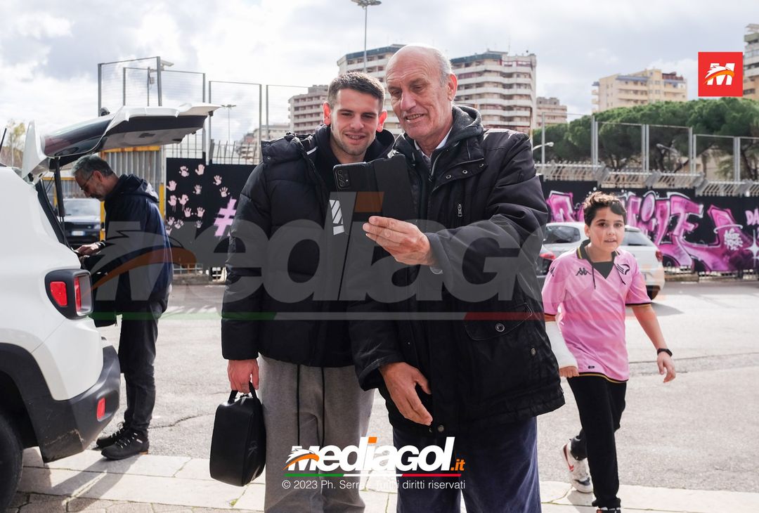 FOTO PALERMO, Orihuela e Saric: autografi e selfie con i tifosi rosanero  (Gallery) - immagine 10