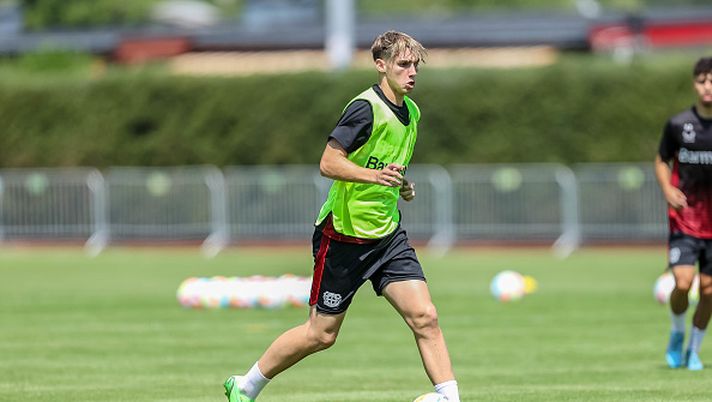 ZELL AM SEE, AUSTRIA - 16.07.2022: Iker Bravo of Bayer 04 Leverkusen controls the ball during the Bayer 04 Leverkusen Pre-Season Training Session on July 16, 2022 in Zell am See, Austria. (Photo by Roland Krivec/DeFodi Images via Getty Images) Real e Atletico su Iker Bravo, 17 anni: derby di mercato a Madrid per l’ex Barça - immagine 1