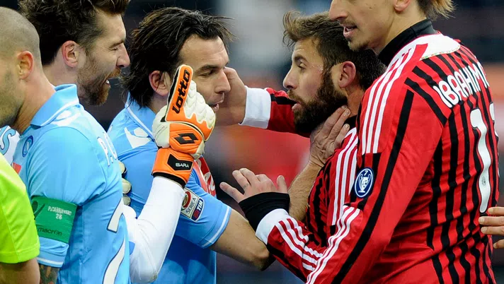 La manata di Zlatan Ibrahimovic nei confronti di Salvatore Aronica durante Milan-Napoli del 2012 (Getty Images)