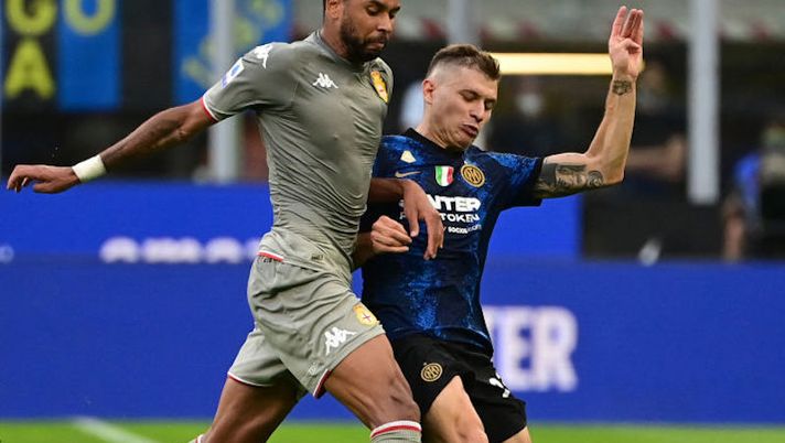 Genoa's Brazilian midfielder Hernani Azevedo Junior (L) challenges Inter Milan's Italian midfielder Nicolo Barella during the Italian Serie A football match Inter Milan vs Genoa at San Siro stadium in Milan, on August 21, 2021. (Photo by MIGUEL MEDINA / AFP) (Photo by MIGUEL MEDINA/AFP via Getty Images) Da evitare! Ecco gli sconsigliati per la 18ma giornata al fantacalcio: non puntateci - immagine 1