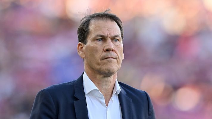 BOLOGNA, ITALY - SEPTEMBER 24: Rudi Garcia, Head Coach of Napoli, looks on prior to the Serie A TIM match between Bologna FC and SSC Napoli at Stadio Renato Dall'Ara on September 24, 2023 in Bologna, Italy. (Photo by Alessandro Sabattini/Getty Images) Gazzetta: “Napoli, De Laurentiis furioso: fiducia a tempo per Garcia. Decisive queste gare” - immagine 1