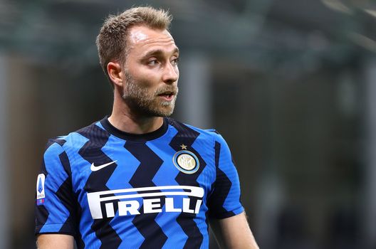 MILAN, ITALY - SEPTEMBER 26: Christian Eriksen of FC Internazionale looks on during the Serie A match between FC Internazionale and ACF Fiorentina at Stadio Giuseppe Meazza on September 26, 2020 in Milan, Italy. (Photo by Marco Luzzani/Getty Images) MILAN, ITALY - SEPTEMBER 26: Christian Eriksen of FC Internazionale looks on during the Serie A match between FC Internazionale and ACF Fiorentina at Stadio Giuseppe Meazza on September 26, 2020 in Milan, Italy. (Photo by Marco Luzzani/Getty Images)