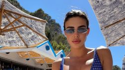 Michelle Sander da urlo: il bikini risalta le forme perfette, fan in delirio
