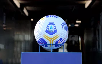  CROTONE, ITALY - SEPTEMBER 27: The official ball of Lega Sarie A during the Serie A match between FC Crotone and AC Milan at Stadio Comunale Ezio Scida on September 27, 2020 in Crotone, Italy. (Photo by Maurizio Lagana/Getty Images)