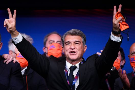 BARCELONA, SPAIN - MARCH 07: New FC Barcelona President Joan Laporta celebrates during a press conference following his victory in the FC Barcelona President Elections at Camp Nou on March 07, 2021 in Barcelona, Spain. (Photo by David Ramos/Getty Images) Amrabat, senti Laporta: “Centrocampista? Non serve. Siamo a posto così”- immagine 2