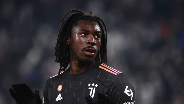 Juventus' Italian forward Moise Kean celebrates after opening the scoring during the UEFA Champions League Group H football match between Juventus and Malmo on December 8, 2021 at the Juventus stadium in Turin. (Photo by Marco BERTORELLO / AFP) (Photo by MARCO BERTORELLO/AFP via Getty Images) Juve, la Gazzetta: “Kean in pole, in due a riposo per l’Inter. Miretti è promosso” - immagine 1