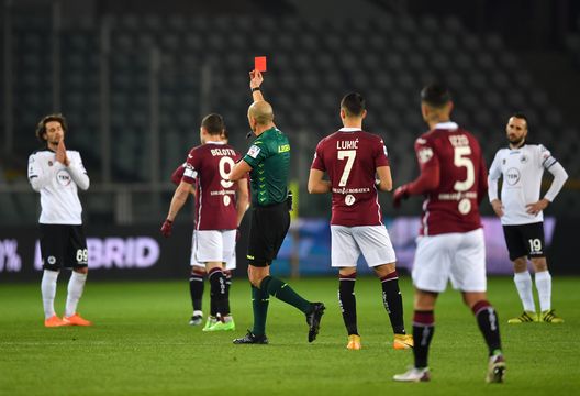 TURIN, ITALY - JANUARY 16: Referee, Michael Fabbri shows Luca Vignali of Spezia a red card during the Serie A match between Torino FC and Spezia Calcio at Stadio Olimpico di Torino on January 16, 2021 in Turin, Italy. Sporting stadiums around Italy remain under strict restrictions due to the Coronavirus Pandemic as Government social distancing laws prohibit fans inside venues resulting in games being played behind closed doors. (Photo by Valerio Pennicino/Getty Images) TURIN, ITALY - JANUARY 16: Referee, Michael Fabbri shows Luca Vignali of Spezia a red card during the Serie A match between Torino FC and Spezia Calcio at Stadio Olimpico di Torino on January 16, 2021 in Turin, Italy. Sporting stadiums around Italy remain under strict restrictions due to the Coronavirus Pandemic as Government social distancing laws prohibit fans inside venues resulting in games being played behind closed doors. (Photo by Valerio Pennicino/Getty Images)