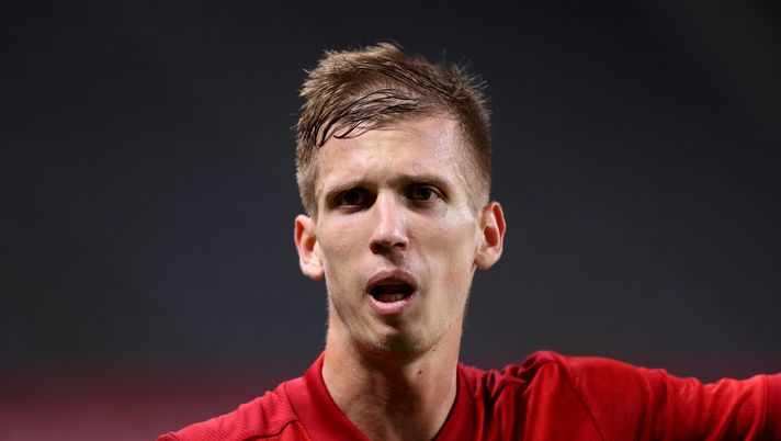 SAPPORO, JAPAN - JULY 25: Dani Olmo #19 of Team Spain looks on during the Men's First Round Group C match between Australia and Spain on day two of the Tokyo 2020 Olympic Games at Sapporo Dome on July 25, 2021 in Sapporo, Hokkaido, Japan. (Photo by Masashi Hara/Getty Images) Mercato, Dani Olmo si allontana dal Barcellona - immagine 1