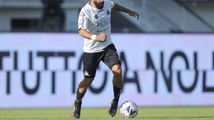 LA SPEZIA, ITALY - OCTOBER 19: Daniele Verde of Spezia Calcio in action during the Coppa Italia match between Spezia Calcio and Brescia on October 19, 2022 in La Spezia, Italy. (Photo by Gabriele Maltinti/Getty Images) Qui Spezia, Gotti ritrova Verde da titolare dopo quasi tre mesi - immagine 1