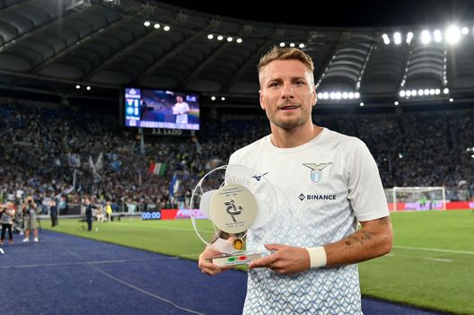 Ciro Immobile riceve il premio da capocannoniere Ciro Immobile riceve il premio da capocannoniere