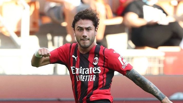 MILAN, ITALY - SEPTEMBER 12: Davide Calabria of AC Milan in action during the Serie A match between AC Milan and SS Lazio at Stadio Giuseppe Meazza on September 12, 2021 in Milan, Italy. (Photo by Marco Luzzani/Getty Images) Milan, Sky: “Stop Calabria, subito esami: salta la Juve! In dubbio la convocazione di Giroud” - immagine 1