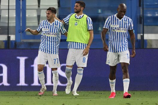  FERRARA, ITALY - JULY 26: Marco D'Alessandro (L) of Spal celebrates after scoring a goal during the Serie A match between SPAL and Torino FC at Stadio Paolo Mazza on July 26, 2020 in Ferrara, Italy. (Photo by Gabriele Maltinti/Getty Images) 