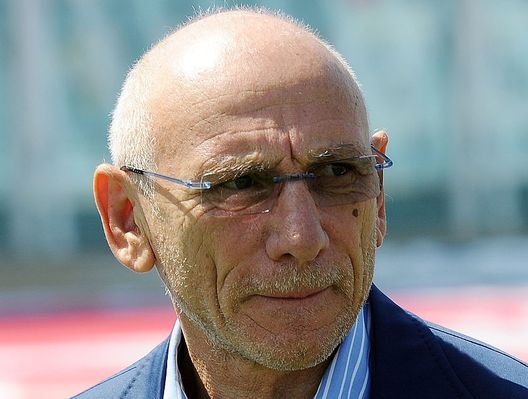 PESCARA, ITALY - MAY 01: Luigi Cagni head coach of Vicenza during the Serie B match between Pescara Calcio and Vicenza Calcio at Adriatico Stadium on May 1, 2012 in Pescara, Italy. (Photo by Giuseppe Bellini/Getty Images) PESCARA, ITALY - MAY 01: Luigi Cagni head coach of Vicenza during the Serie B match between Pescara Calcio and Vicenza Calcio at Adriatico Stadium on May 1, 2012 in Pescara, Italy. (Photo by Giuseppe Bellini/Getty Images)